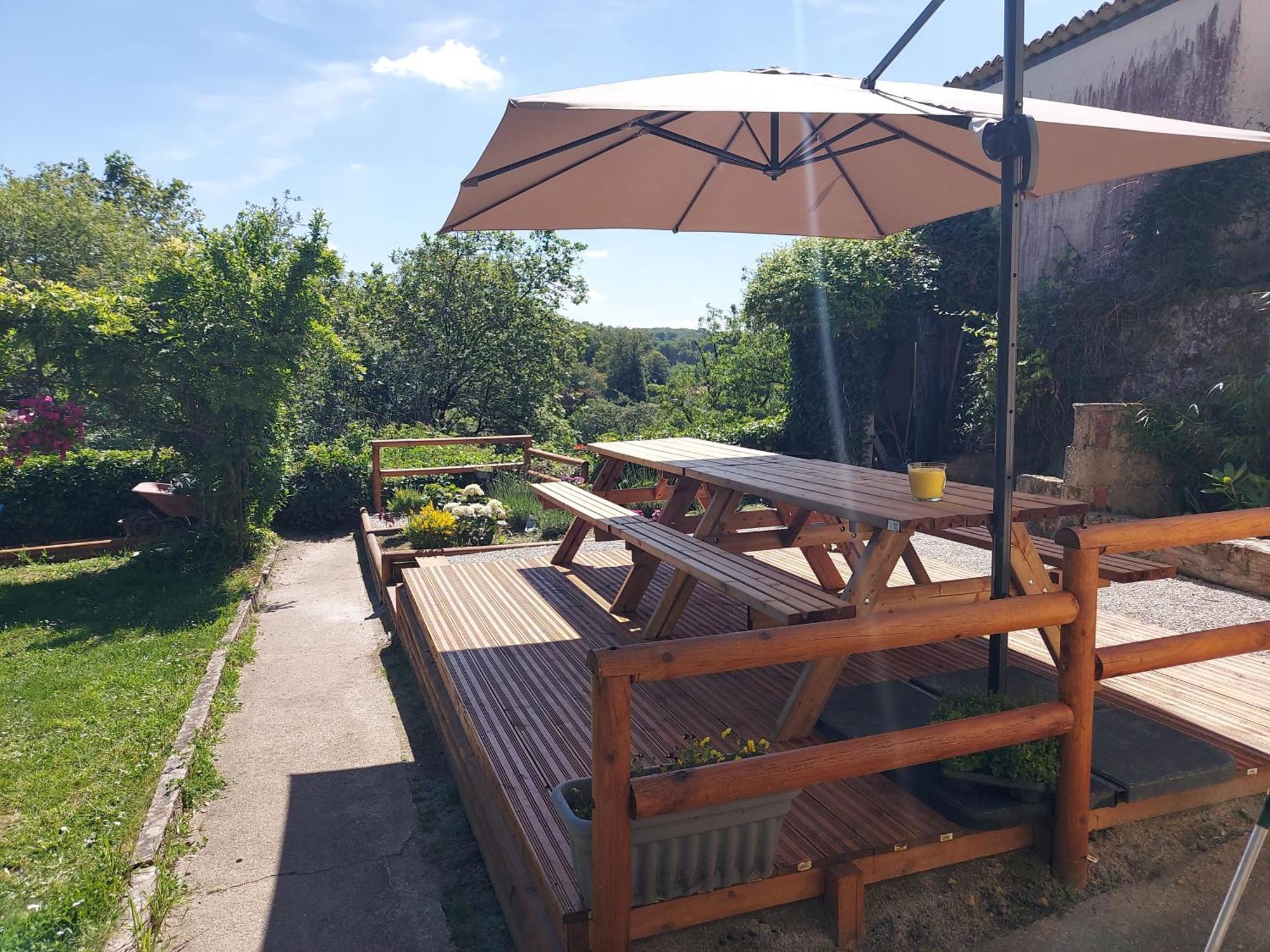Charming Two Bedroom Gite With Beautiful Gardens Confolens Zewnętrze zdjęcie