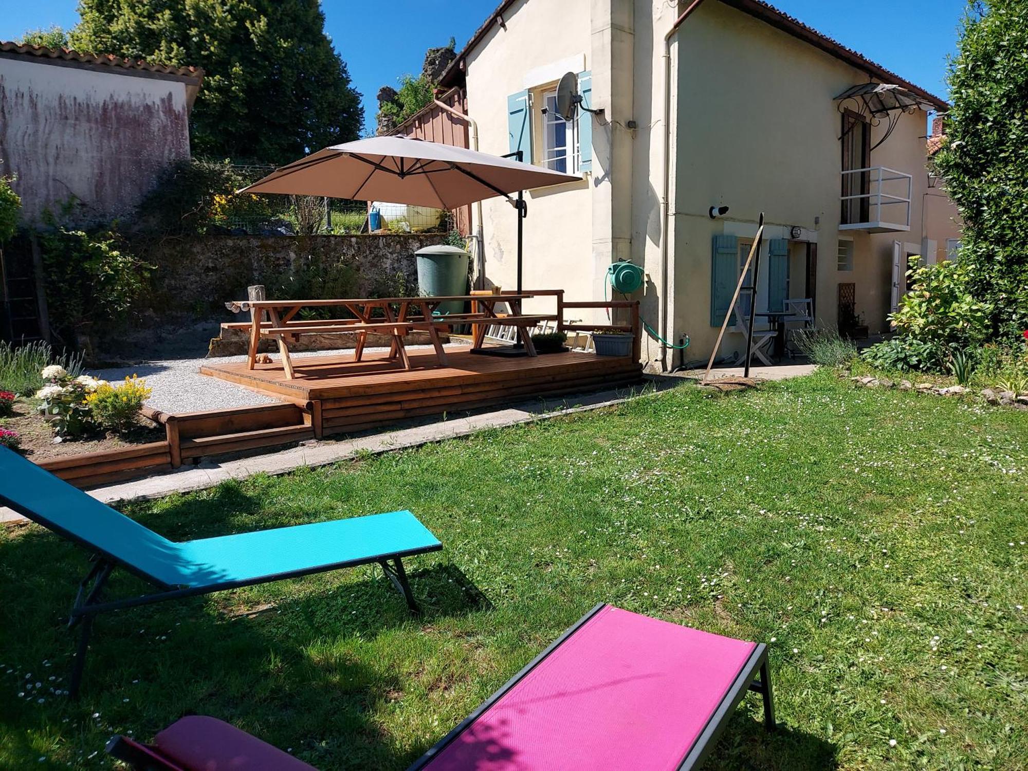 Charming Two Bedroom Gite With Beautiful Gardens Confolens Zewnętrze zdjęcie
